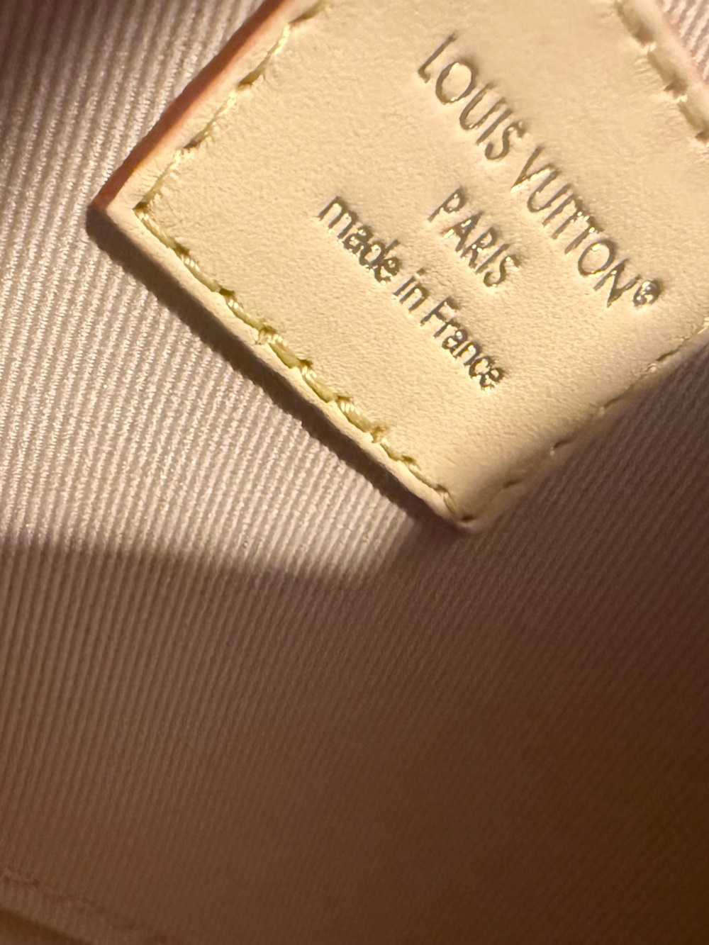 🔥 🔥 AUTHENTIC Worn once brand new Cluny Mini Louis Vuitton includes strap - Picture 7 of 10